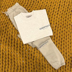 Essentials Fear of God Sweatshirt and Joggers Set